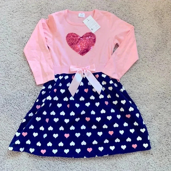 Long sleeve dress full of hearts 💗 - Picture 1 of 5